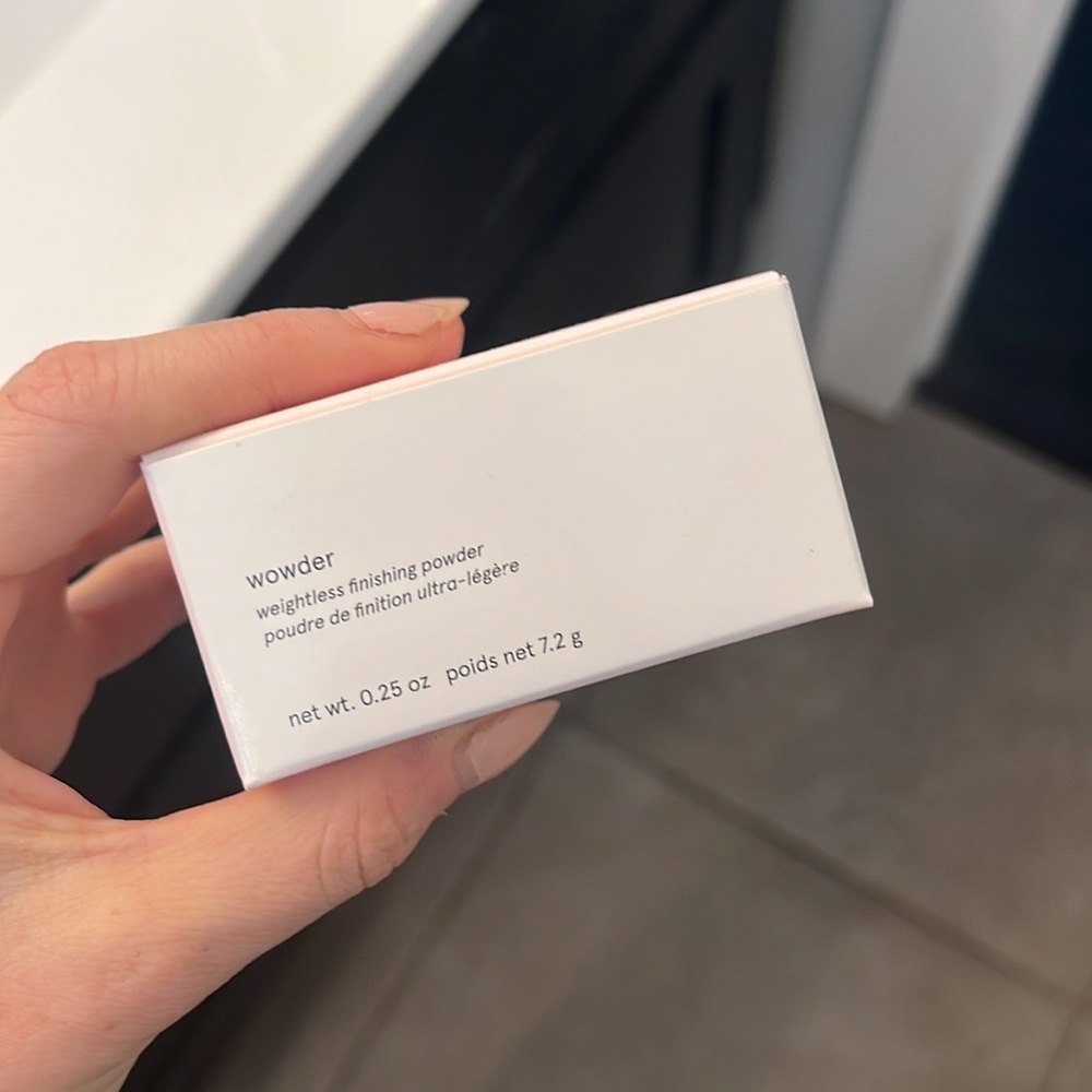 Glossier Wowder Finishing Powder